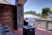 Newly Remodeled 3 Bedroom with Hot Tub!