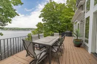 Firefly Bay - Amazing Views, Hot Tub, Main Lake, Pet Friendly