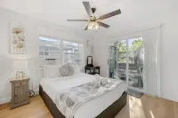 Charming Retreat: Backyard Oasis, HotTub, FirePit, GameRoom, 15Min>DT Denver