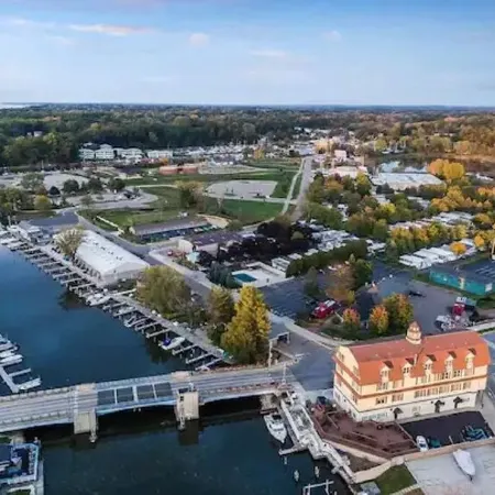 Convenient Condo On South Haven Black River