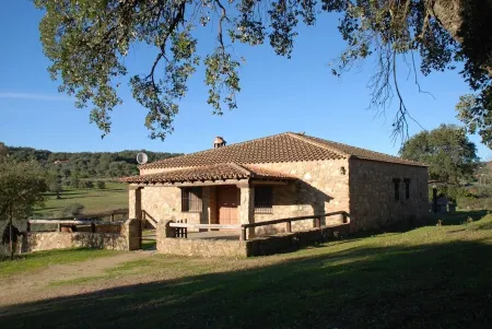 Rural Getaway with Private Pool in the Heart of Extremadura - Perfect for Famili