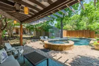 Sunset House - Luxury Pool and Hot Tub Retreat