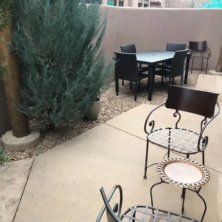 Luxury 3-bdr, 3-bath condo 3 blocks from Plaza downtown with underground parking