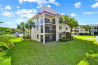 Ocean Village Club Beach Condo, Heated Pool, spotless, beach access