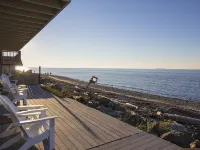 West Beach House - low bank waterfront, with 1 GB WIFI, WFH - NEW hot tub! Hotels in Oak Harbor
