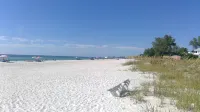 Sandy Cheeks & Barefeet, Gorgeous Interior Gulf Beach Place, Pool, on Beach Side