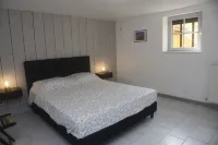 Gite ground floor house 200 m from the village, swimming pool