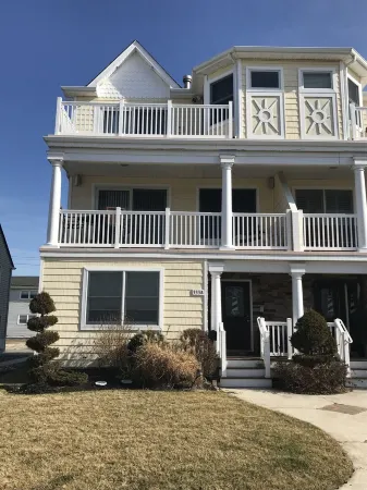 Book Your 2026 Vacation Now Beach Block! Large Townhome Perfect for Families