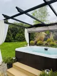 Vintage Vibes - Hot Tub - King Bed - Cottage Abode