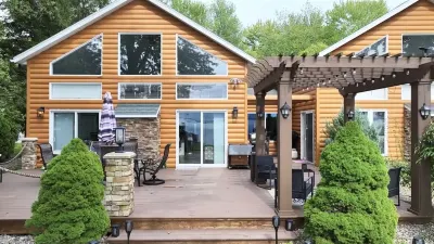 Stunning Luxury lakefront House on Oneida Lake with hottub, firepit and Gameroom Hotels near Paradise Cove Campground