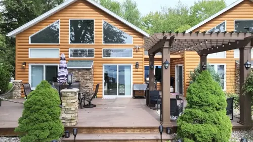 Stunning Luxury lakefront House on Oneida Lake with hottub, firepit and Gameroom