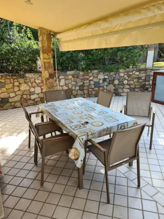 Pretty villa a stone's throw from the sea and the center....