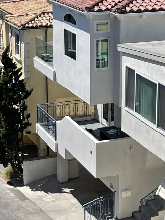 New ocean front duplex, walk to dining, shops & entertainment.