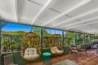 Beach Bungalow w/ Cruiser Bikes & Pickleball!