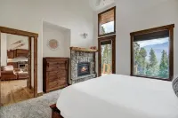 Charming Cabin with Hot Tub & Stunning Views