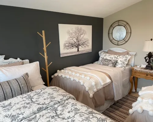 Cliffside haven to take your breath away! Hotels in Holladay