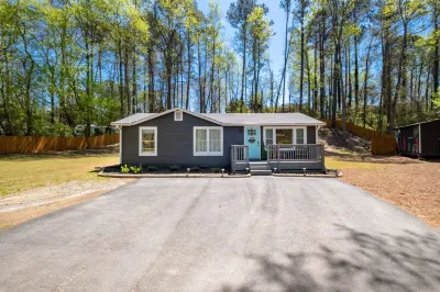 Woodstock Charm- 2 Min to Downtown Woodstock & Pet Friendly!