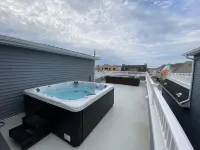 Luxury Multi Floor Single Family with Roof Deck & Hot Tub 4/5 Bedrooms 3.5 Baths