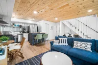 Renovated Beach Cottage + Offstreet Parking + 1 Block to Beach!