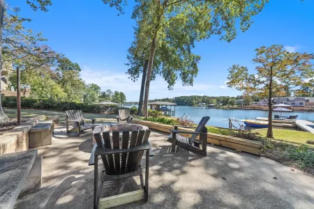 Lakeshore Retreat- Lake Sinclair/Milledgeville Отели рядом с достопримечательностью «Andalusia Farm»