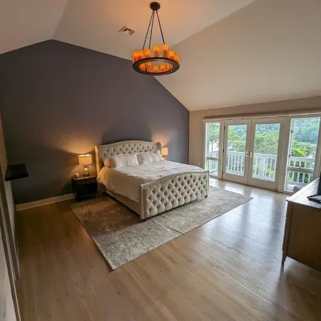 Candlewood Lake - Family Getaway with direct lake access. 3775 sqft home.