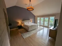 Candlewood Lake - Family Getaway with direct lake access. 3775 sqft home. Hotels near Danbury Municipal Airport