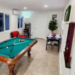 Family Largue House: Slide, Game Room & Jacuzzi