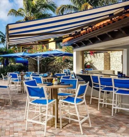 RENOVATED,2pm check-in,11a checkout,1stfloor private unit,close to 5th ave&beach