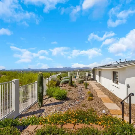 Incredible VIEWS, pool, spa, ping pong table, by GOLF course, bike and walk path