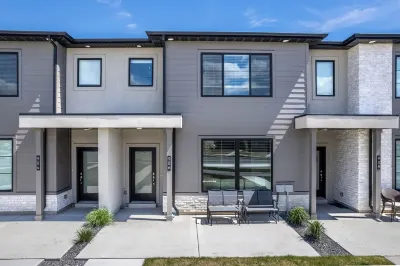 New Luxury Townhome near Utah Lake! Mountain Views. Family Friendly amenities! 레히 레이크뷰 에스테이츠 공원 주변 호텔