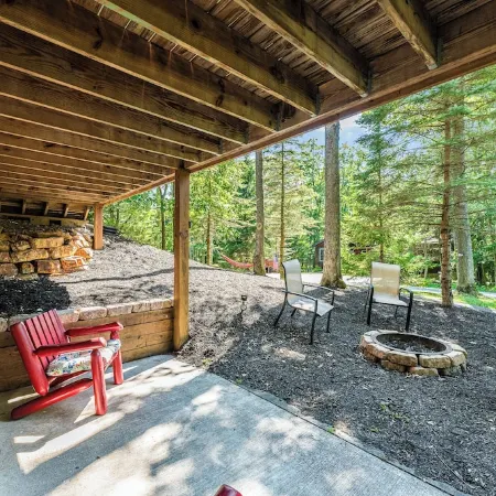 Lured Away3-bedroom cabin in delightful Oakland with AC, WiFi