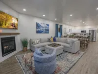 Spacious game house minutes to downtown Sandpoint and Schweitzer Mountain Hotels in Ponderay