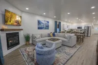 Spacious game house minutes to downtown Sandpoint and Schweitzer Mountain Hotels in Ponderay