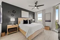 The Fitz - Stylish 3Br, 2Ba with pool.  Walk to beach. Great views. 임페리얼 스퀘어 쇼핑센터 주변 호텔