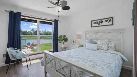 Spectacular home with outdoor POOL and LAKE view (62nd St N)