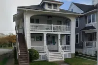 2nd-floor, 4-bedroom home, 1 block from beach in Ocean City, NJ