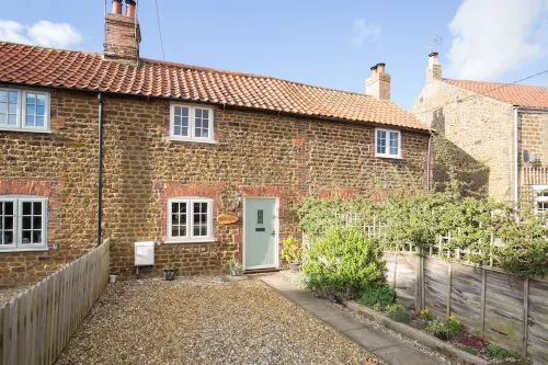 Charming cottage on North Norfolk coast
