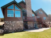 Secluded Vacation Lodge for FAMILIES. Sleeps 22! Just MINUTES from Lava & Golf