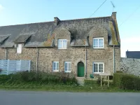 Quiet farmhouse / longère near Beaches and Sea Baths Hotels in Paramé