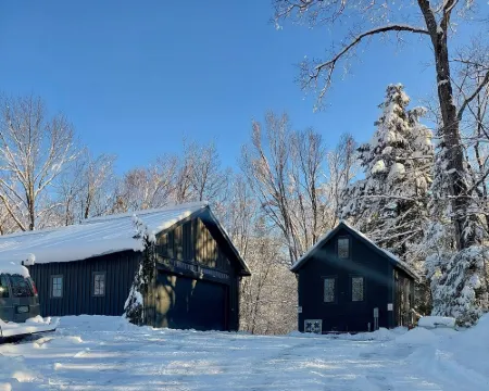 Northwoods Studio Suites minutes from Craftsbury Outdoor Center. Pet friendly! Hotels in Orleans County