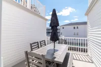 Ocean Block Condo -  Walk to the Beach - 3Br - SaltWater Pool