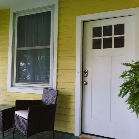 Cozy-Hoosier themed bungalow-Walk to best city parks and Downtown.