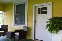 Cozy-Hoosier themed bungalow-Walk to best city parks and Downtown.