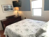 Waterfront Lake Winnisquam House, Guest House & Barn Game Rm, Sleeps 16 w/ Beach