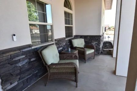 Quiet, Cozy Three Bedroom Two Bath Home, Great Location Отели рядом с достопримечательностью «Хорсшу Бенд»