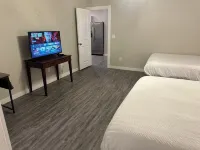 Serenity Oasis w/3 Bedrooms, 2 Baths, 7 Beds and Workspaces. Productive Paradise Hotels in Odessa