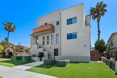 Entire Brand New 2-Bedroom #5 Luxury Townhouse!