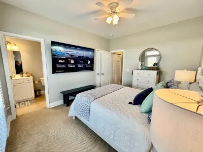 Beautiful!-Heated Saltwater Pool!-Ocean Views!-2nd Row 5Br/4+2 Half BA-Elevator!
