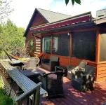 Hidden gem, secluded yet close to everything. Perfect multi-family retreat.