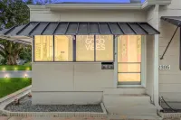 King bd / Charming 2 story cottage w/ Private Yard 올랜도 사이언스 센터 주변 호텔